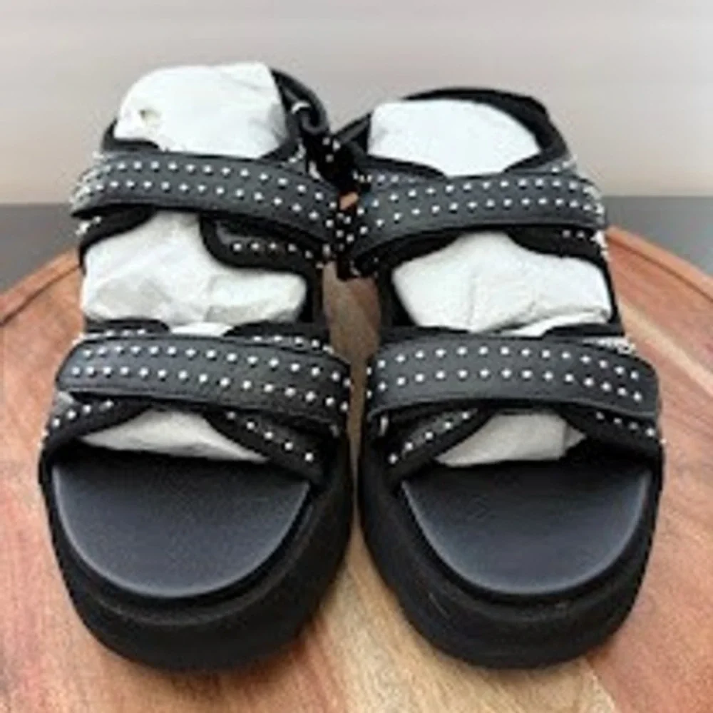 Dolce‎ Vita Dubai Stud Midnight Black Womens 7.5 Crinkle Patent Platform Sandals